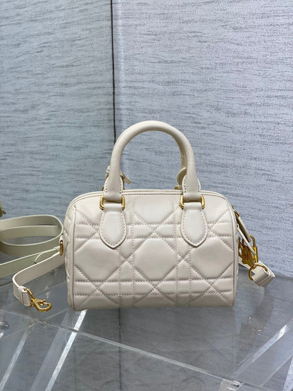 GROOVE 20 BAG IN WHITE CREAM LAMBSKIN