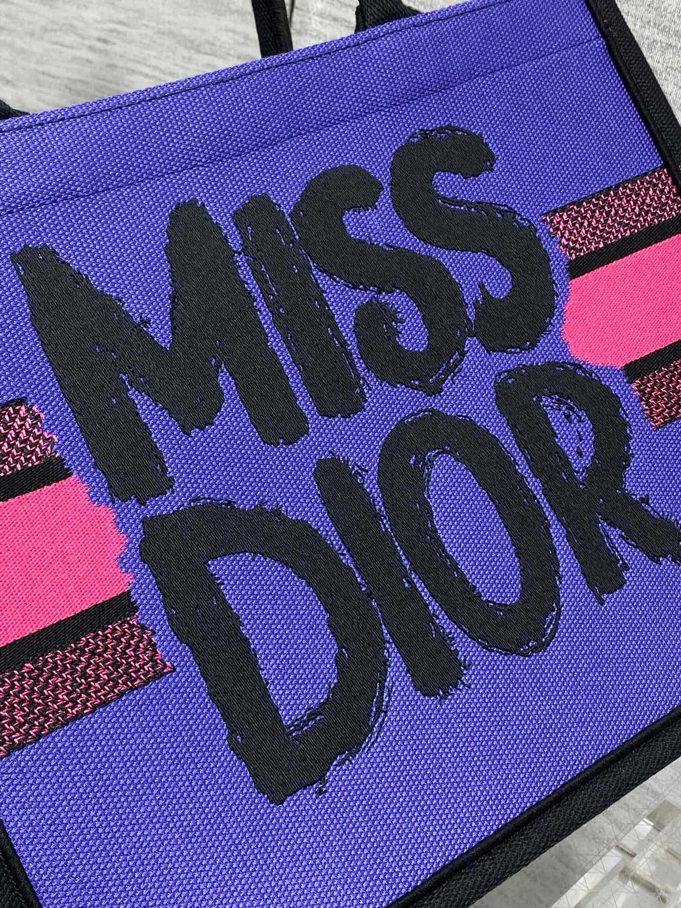 BOOK TOTE 36 IN CERISE RED MIX MINSK PURPLE CANVAS 226510