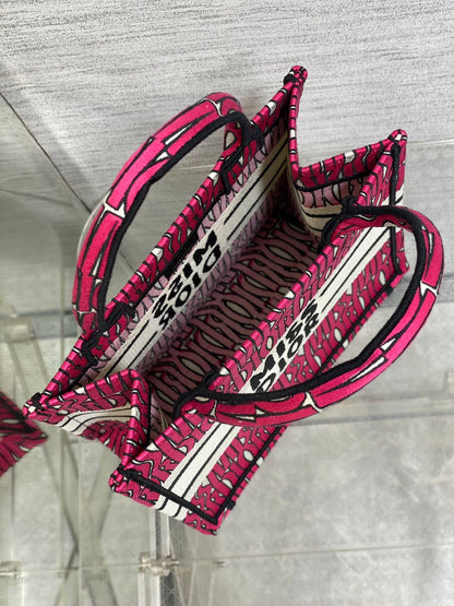 MISS TOTE 26 IN MAGENTA PURPLE CANVAS