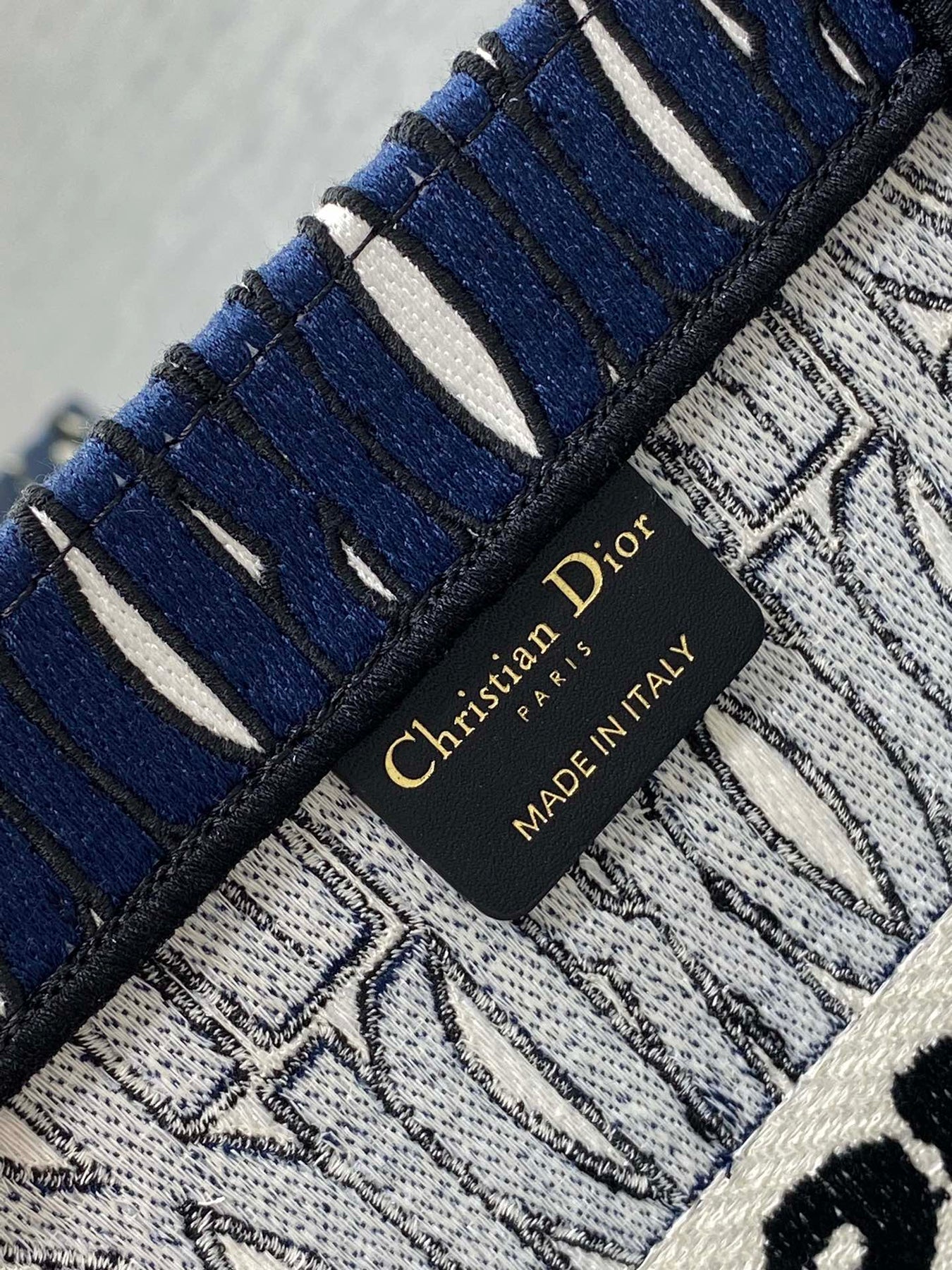 MISS MEDIUM TOTE 36 IN WHITE MIX DEEP COVE BLUE CANVAS