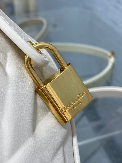 GROOVE 25 BAG IN WHITE CREAM MACROCANNAGE CALFSKIN WITH GOLD HARDWARE