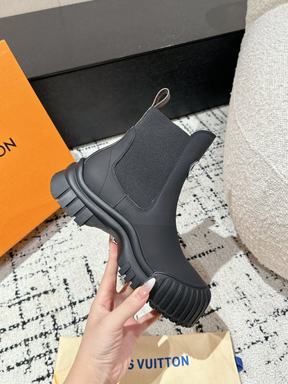 RUBY BOOTS IN BLACK CALFSKIN