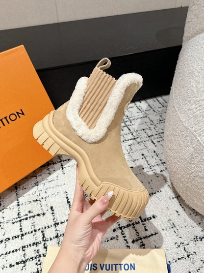 RUBY FLAT ANKLE BOOT IN TORTILLA BROWN SUEDE WITH WHITE SHEARLING