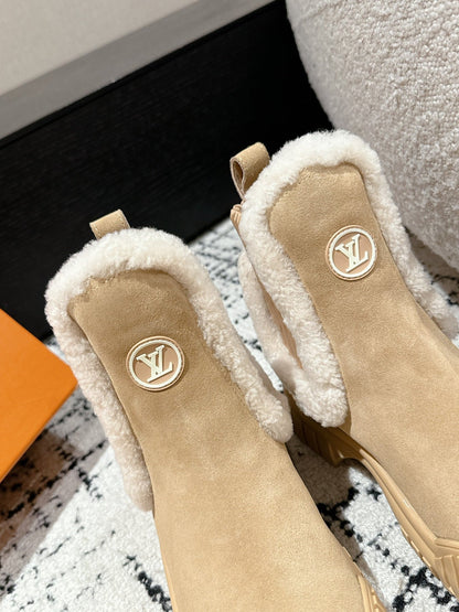 RUBY FLAT ANKLE BOOT IN TORTILLA BROWN SUEDE WITH WHITE SHEARLING