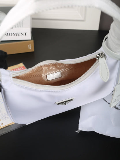 HOBO RE-EDITION BAG 22 IN WHITE RE-NYLON
