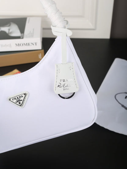 HOBO RE-EDITION BAG 22 IN WHITE RE-NYLON