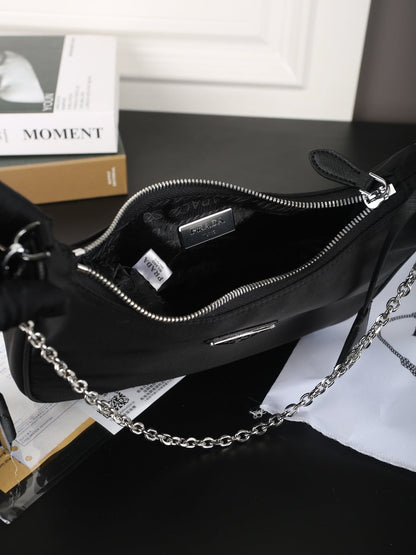 HOBO RE-EDITION BAG 25 IN BLACK RE-NYLON SILVER HARDWARE