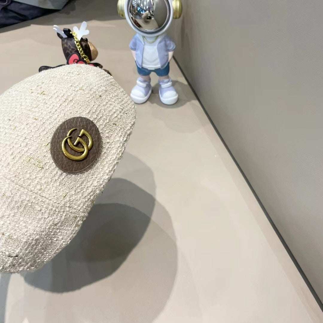 BERRET HAT IN WHITE CREAM TWEED 394274