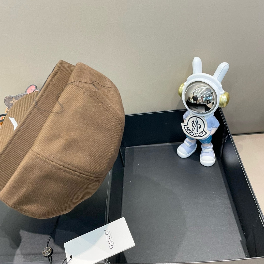 BAKER BOY CAP IN MEDIUM BROWN FABRIC 400795