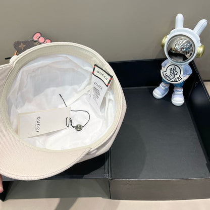 BAKER BOY CAP IN WHITE FABRIC 400797