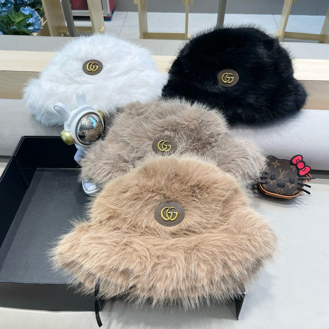 BUCKET HAT IN BLACK FOX FUR 404752