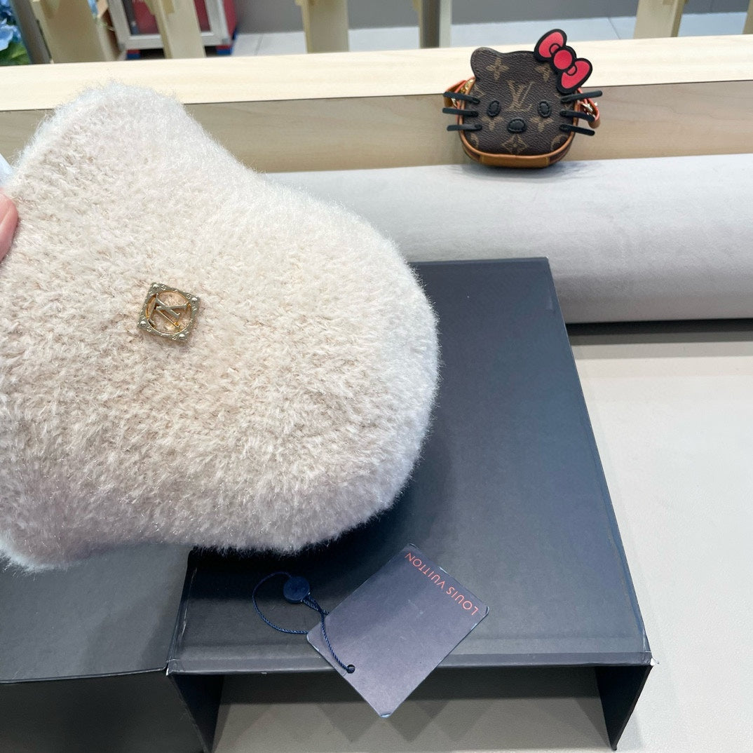 BUCKET HAT IN BEIGE RABBIT FUR 404832