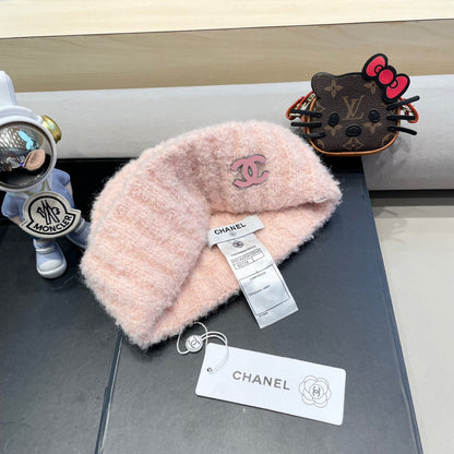 BEANIE HAT IN LIGHT PINK WOOL 413329