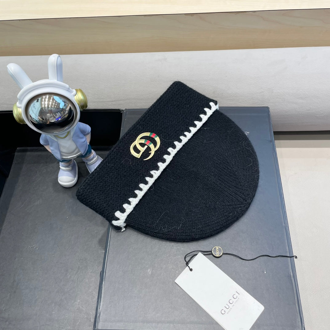 BEANIE HAT IN BLACK WOOL 416413