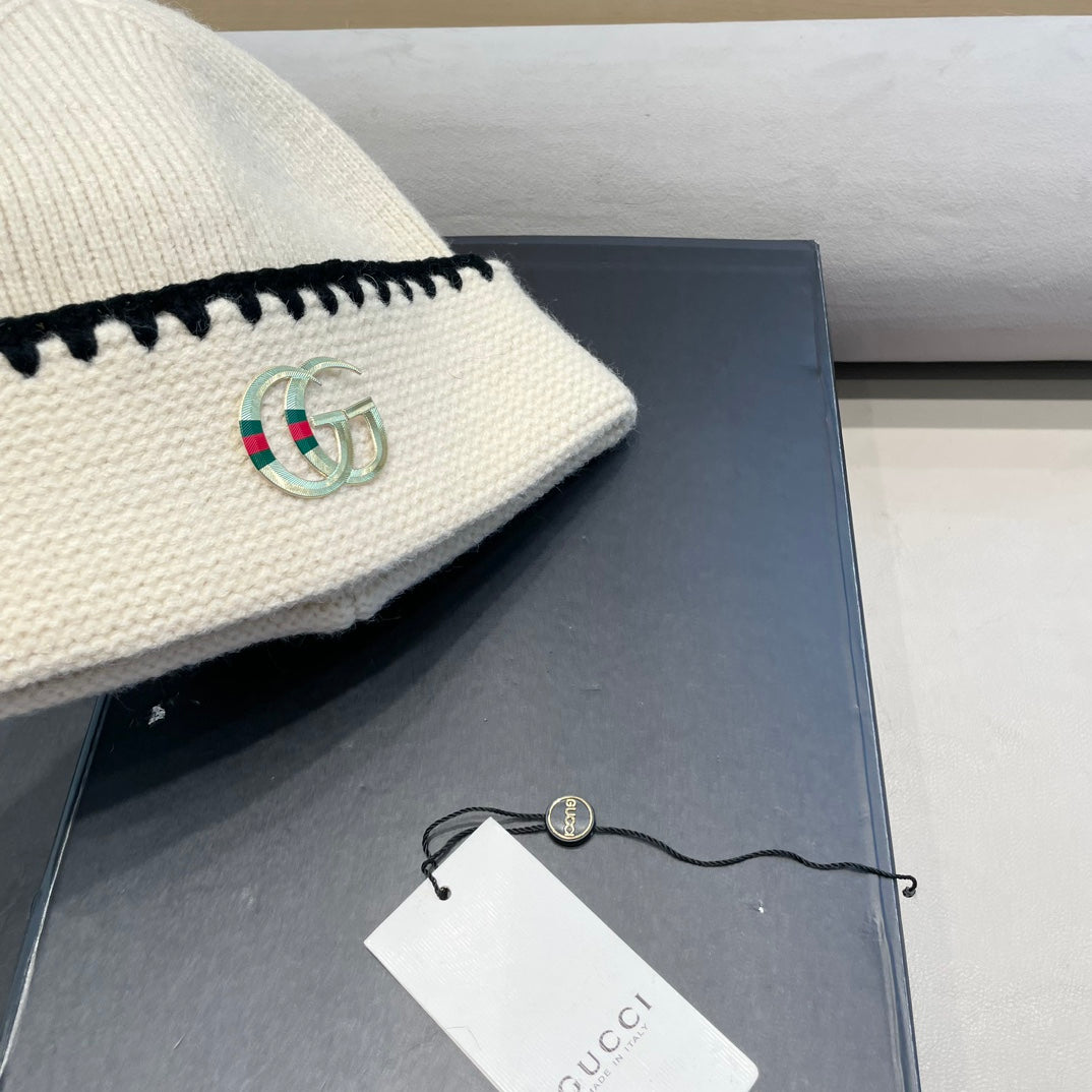 BEANIE HAT IN BEIGE WOOL 416415