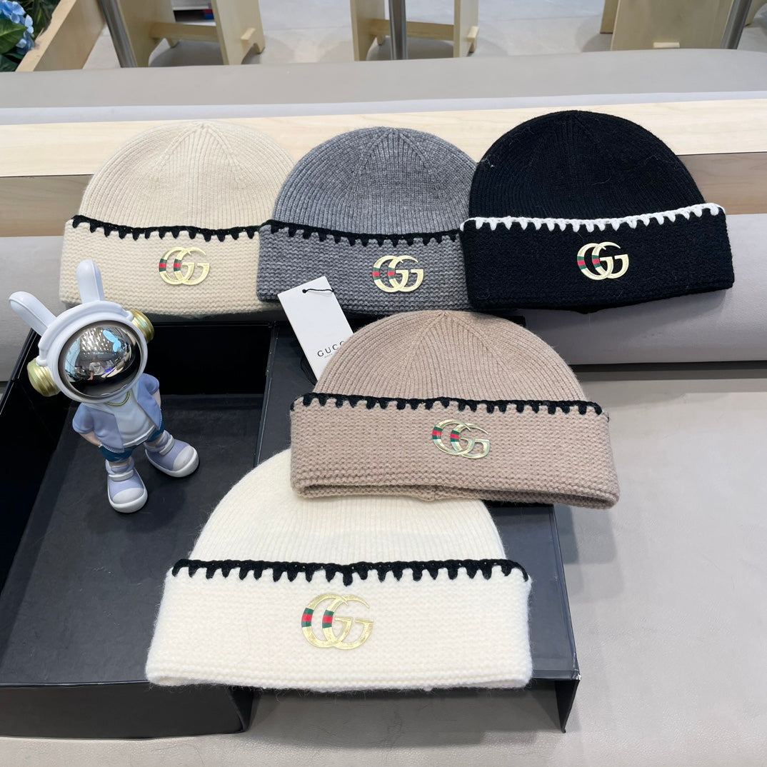 BEANIE HAT IN BEIGE WOOL 416415