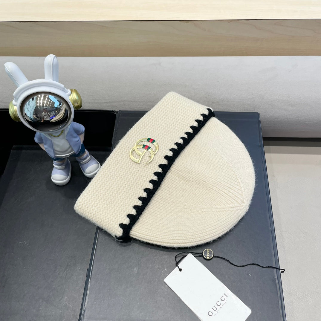 BEANIE HAT IN BEIGE WOOL 416415