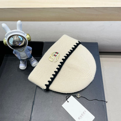 BEANIE HAT IN BEIGE WOOL 416415