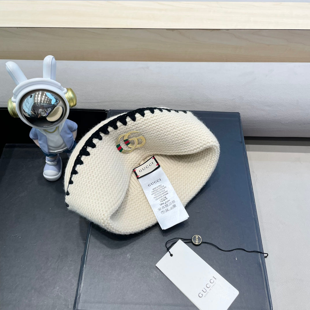 BEANIE HAT IN BEIGE WOOL 416415