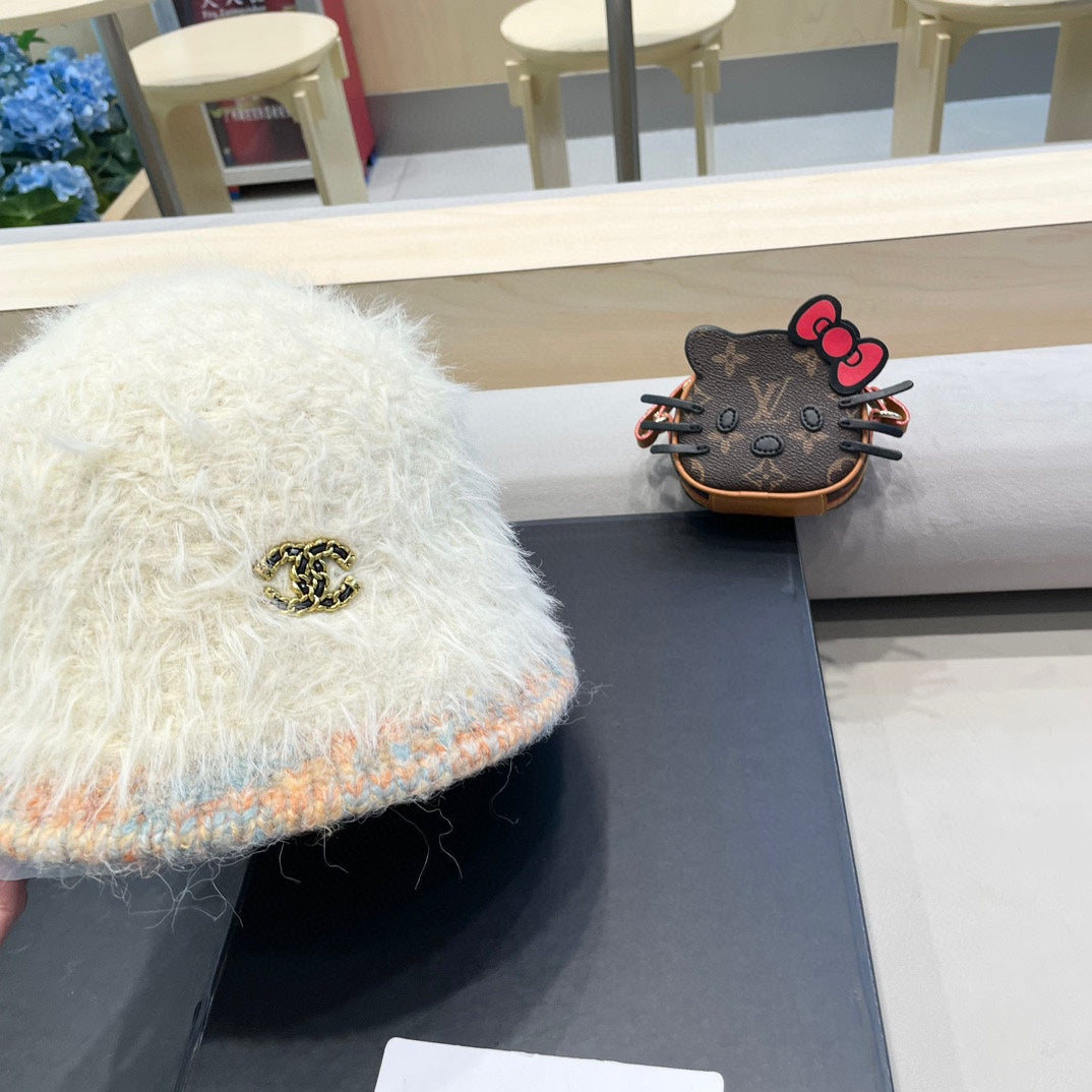 BUCKET HAT IN BISQUE BEIGE LAMB FUR 419467