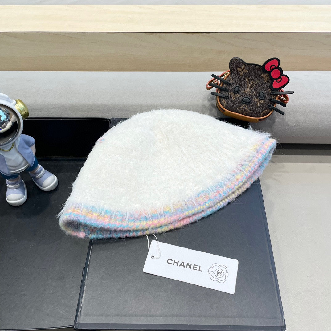 BUCKET HAT IN WHITE LAMB FUR 419468