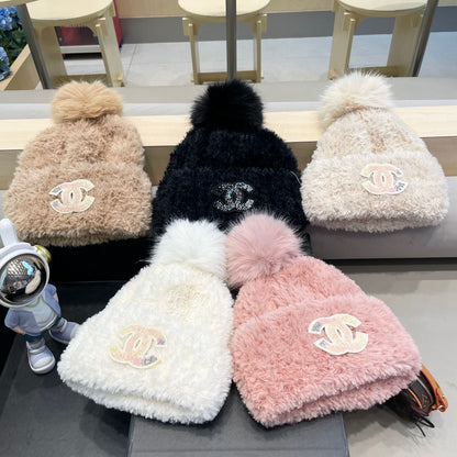 BEANIE HAT IN WHITE CREAM SOLF FLEECE 419711