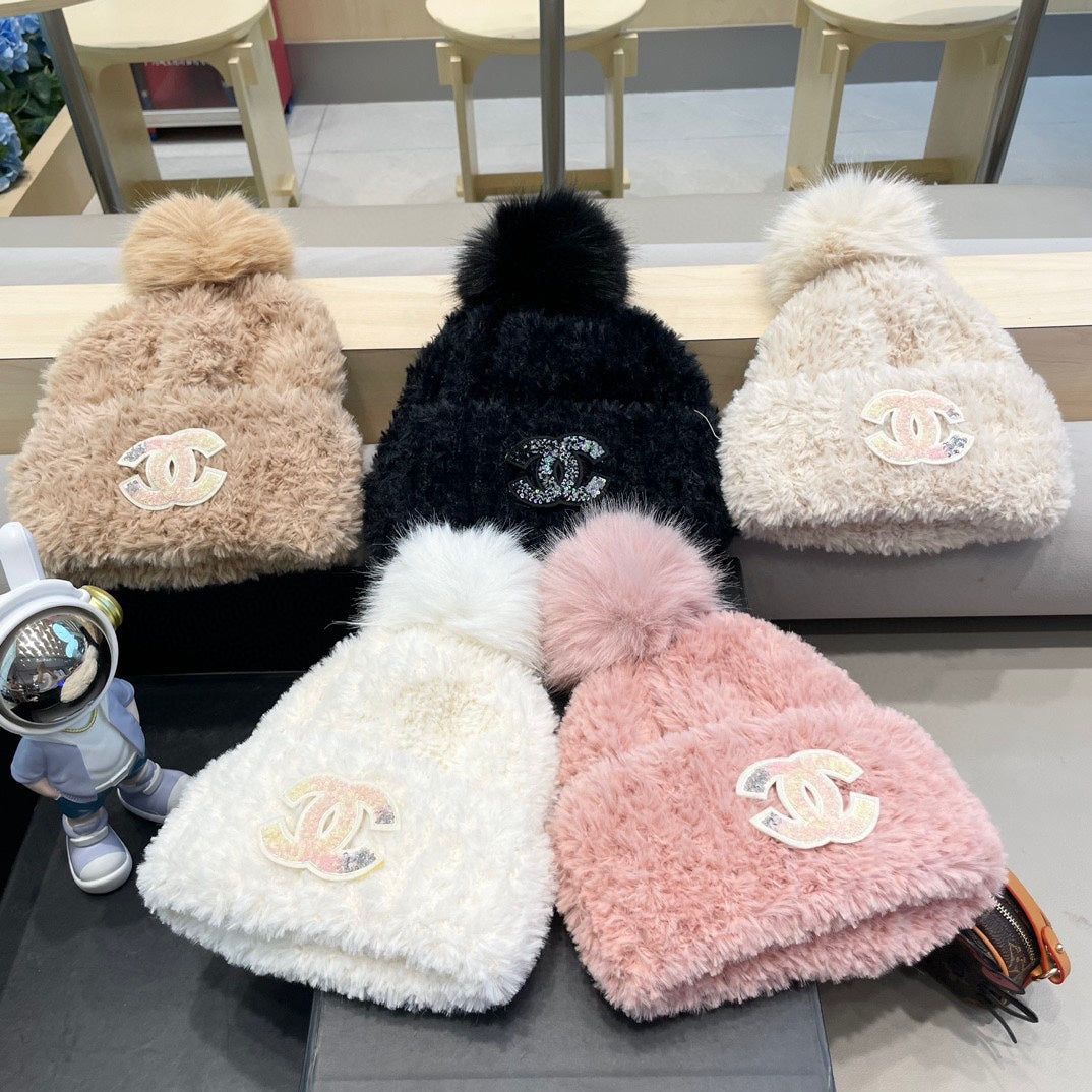 BEANIE HAT IN WHITE SOLF FLEECE 419714