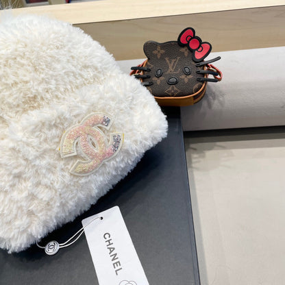 BEANIE HAT IN WHITE SOLF FLEECE 419714