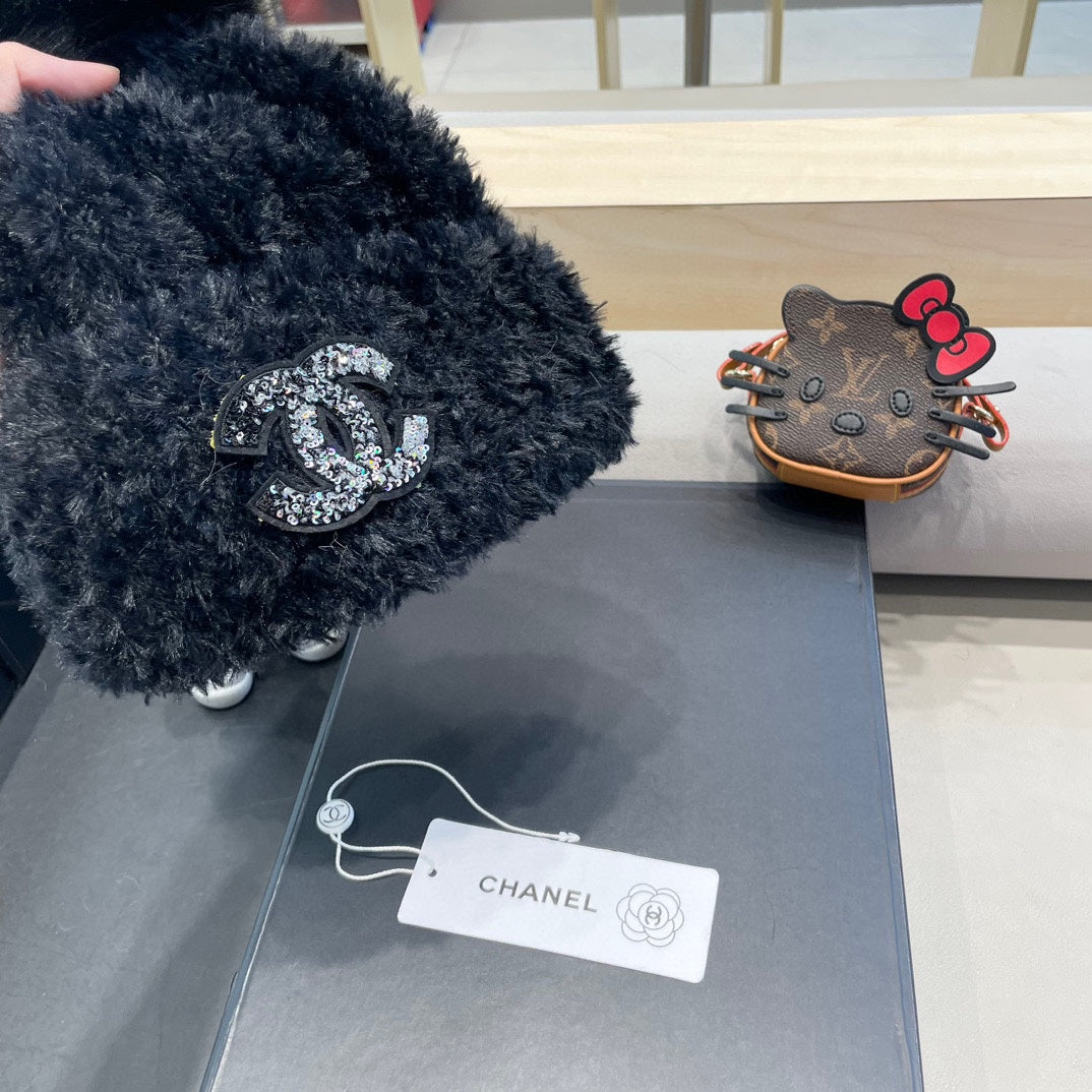 BEANIE HAT IN BLACK SOLF FLEECE 419715