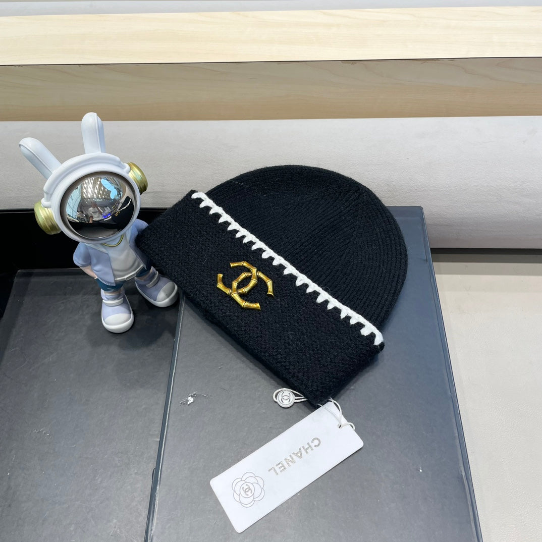 BEANIE HAT IN BLACK WOOL 419778