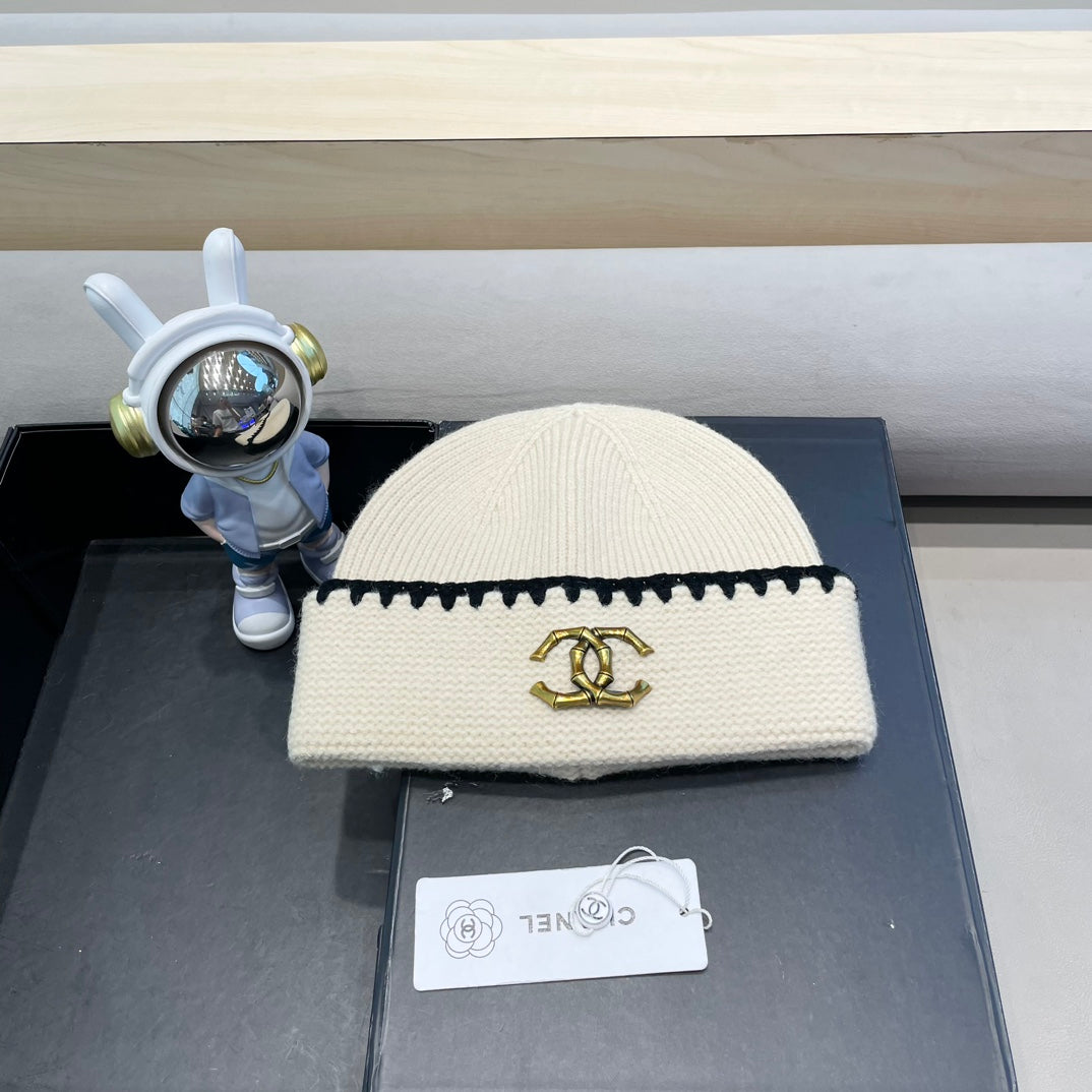 BEANIE HAT IN WHITE WOOL 419782