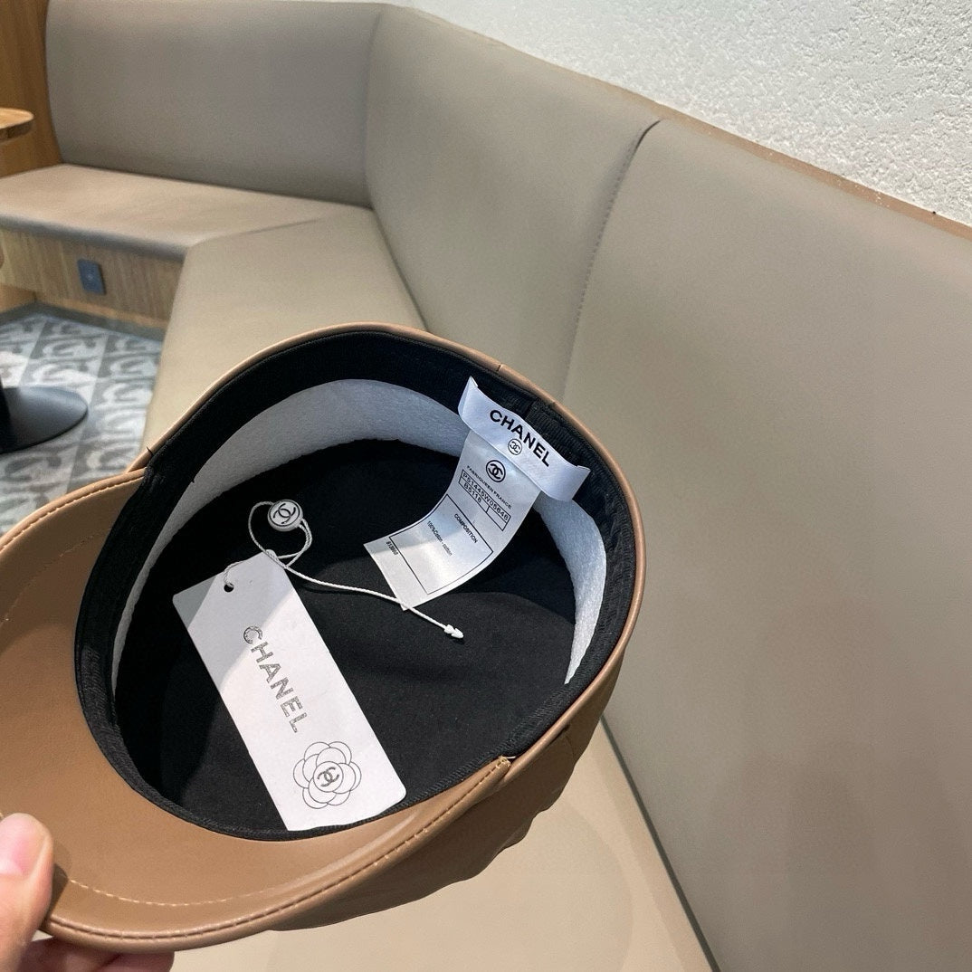 NEWSBOY CAP IN PEANUT BROWN CALFSKIN 421106