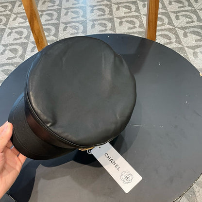 NEWSBOY CAP IN BLACK CALFSKIN 421107