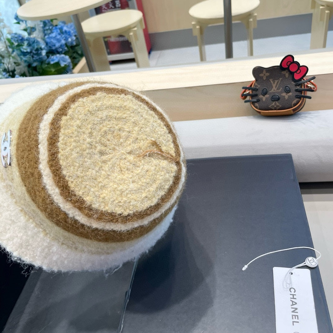 BUCKET HAT IN COLORFUL FLEECE 421130