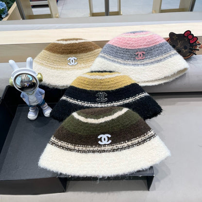 BUCKET HAT IN COLORFUL FLEECE 421131