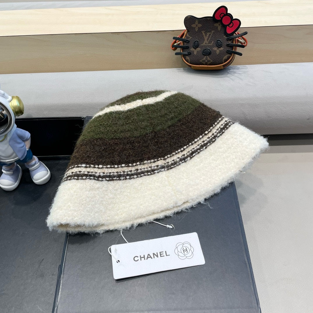 BUCKET HAT IN COLORFUL FLEECE 421131