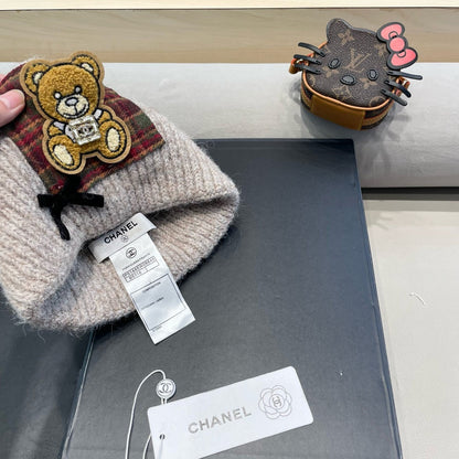 BEANIE HAT IN CAMEL BEIGE WOOL WITH BOW 421255