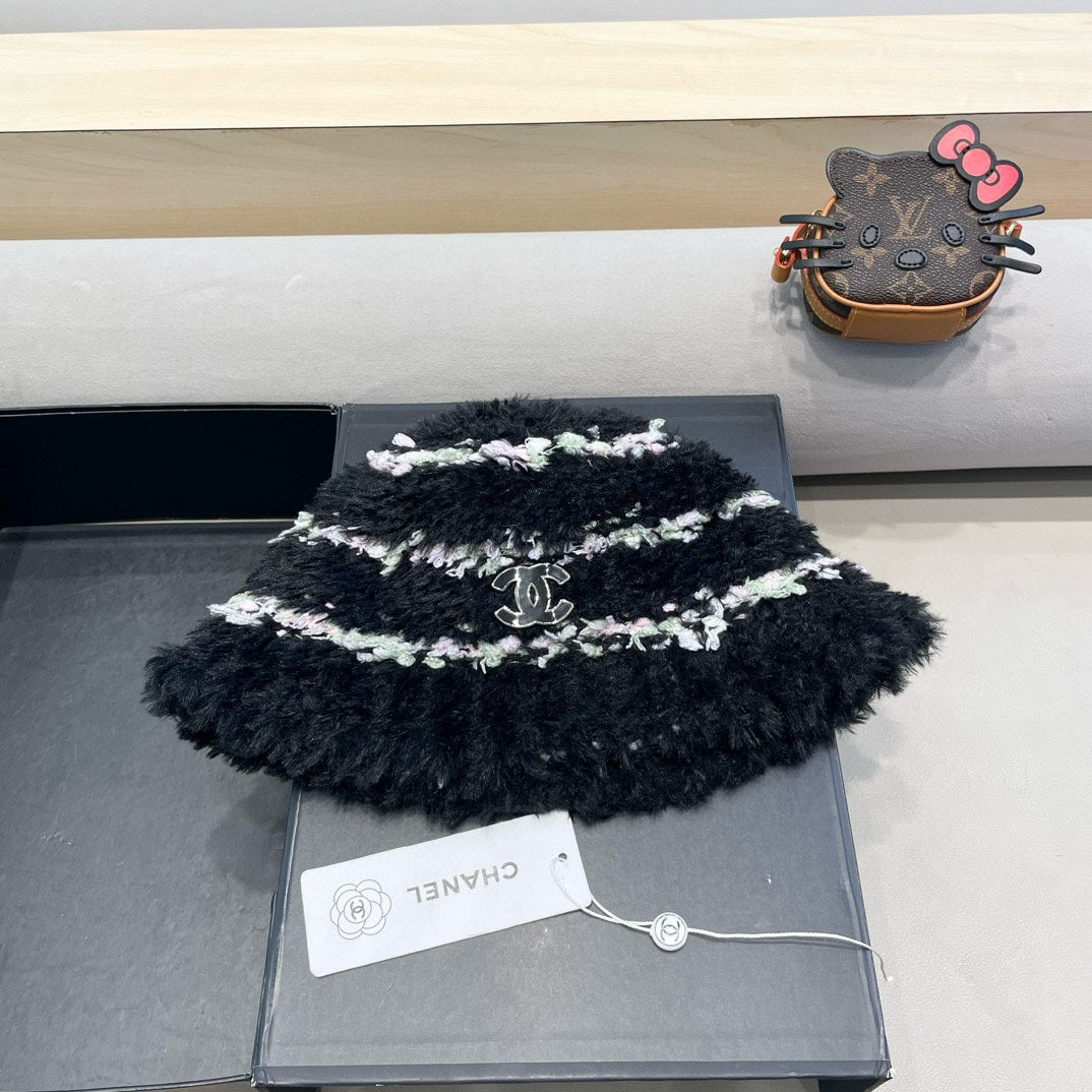 BUCKET HAT IN BLACK FLEECE 421273