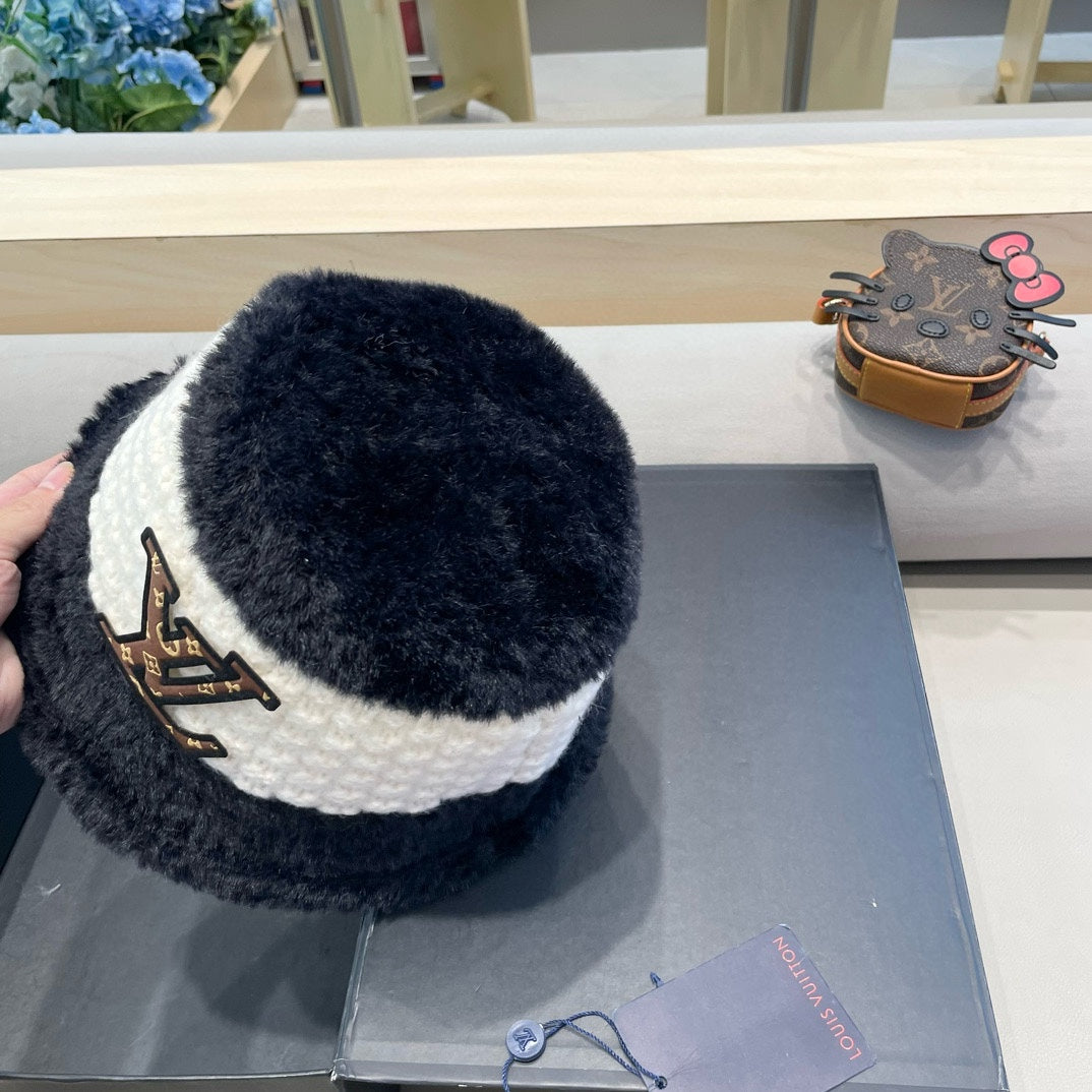 BUCKET HAT IN BLACK MIX WHITE WOOL 421038