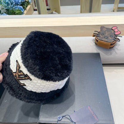 BUCKET HAT IN BLACK MIX WHITE WOOL 421038