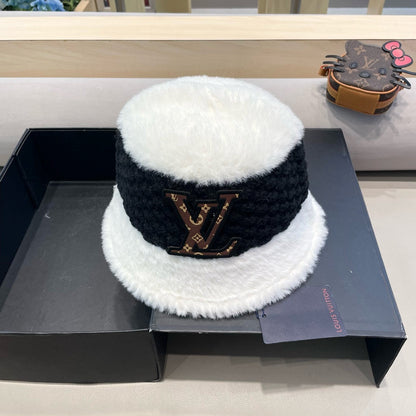 BUCKET HAT IN WHITE MIX BLACK WOOL 421040