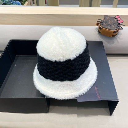 BUCKET HAT IN WHITE MIX BLACK WOOL 421040
