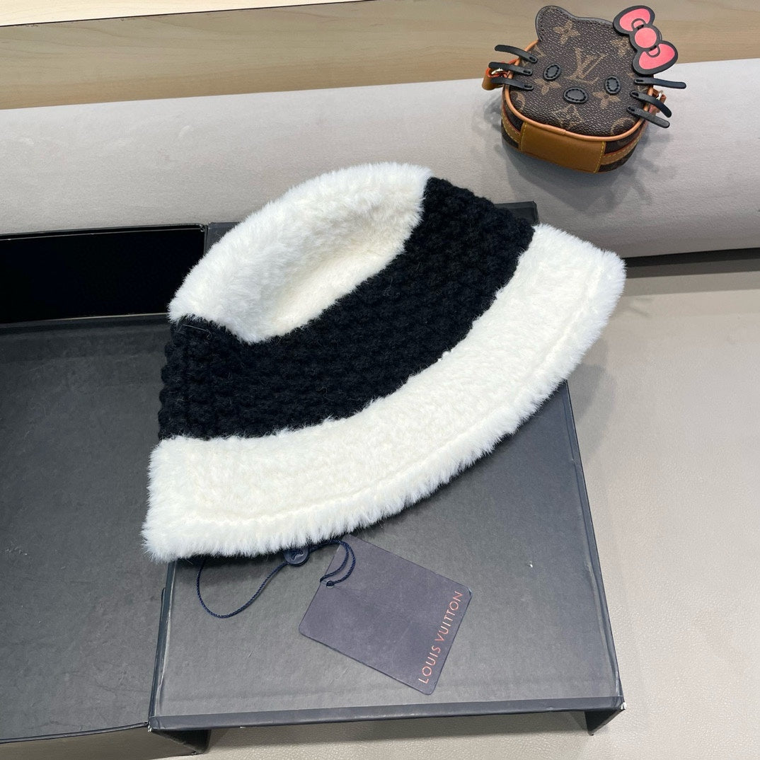 BUCKET HAT IN WHITE MIX BLACK WOOL 421040