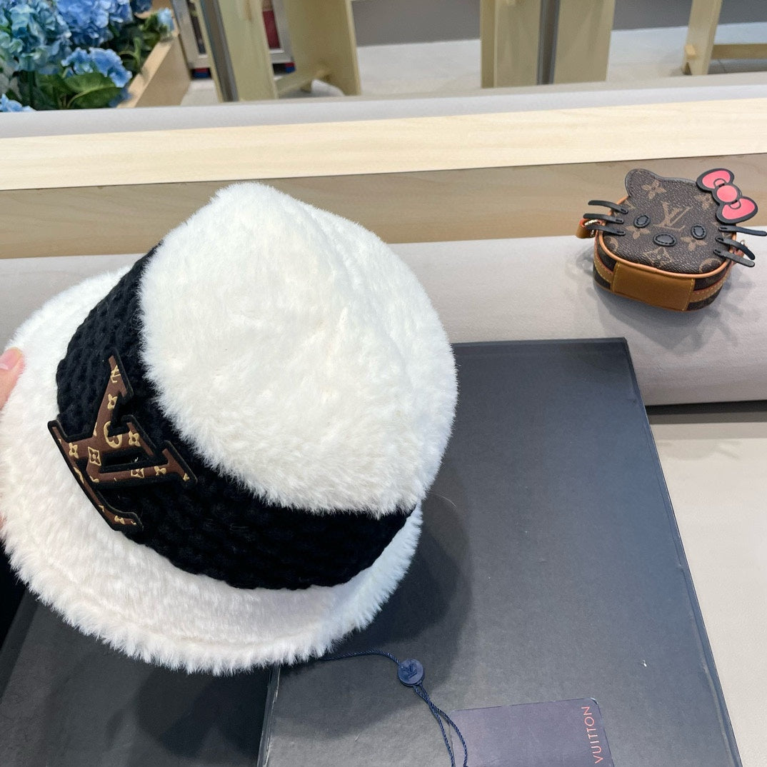 BUCKET HAT IN WHITE MIX BLACK WOOL 421040