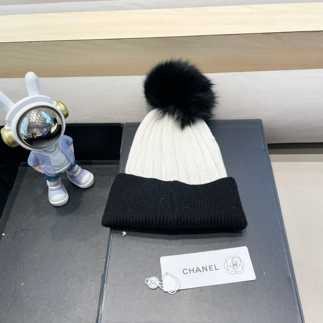 BEANIE HAT IN BLACK MIX WHITE WOOL 421053