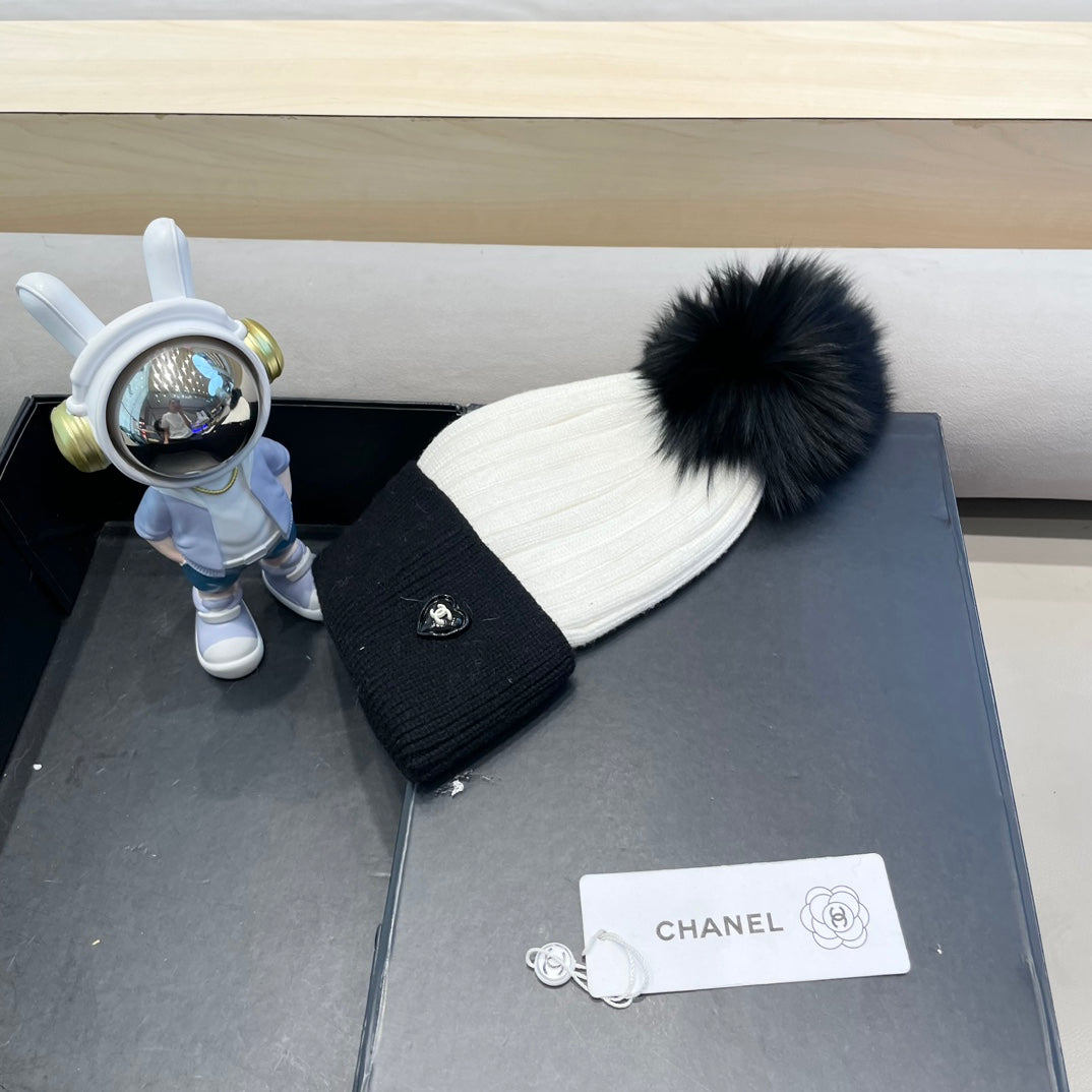 BEANIE HAT IN BLACK MIX WHITE WOOL 421053