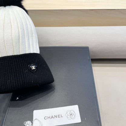 BEANIE HAT IN BLACK MIX WHITE WOOL 421053