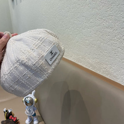 BERET HAT IN WHITE WOOL TWEED 422553