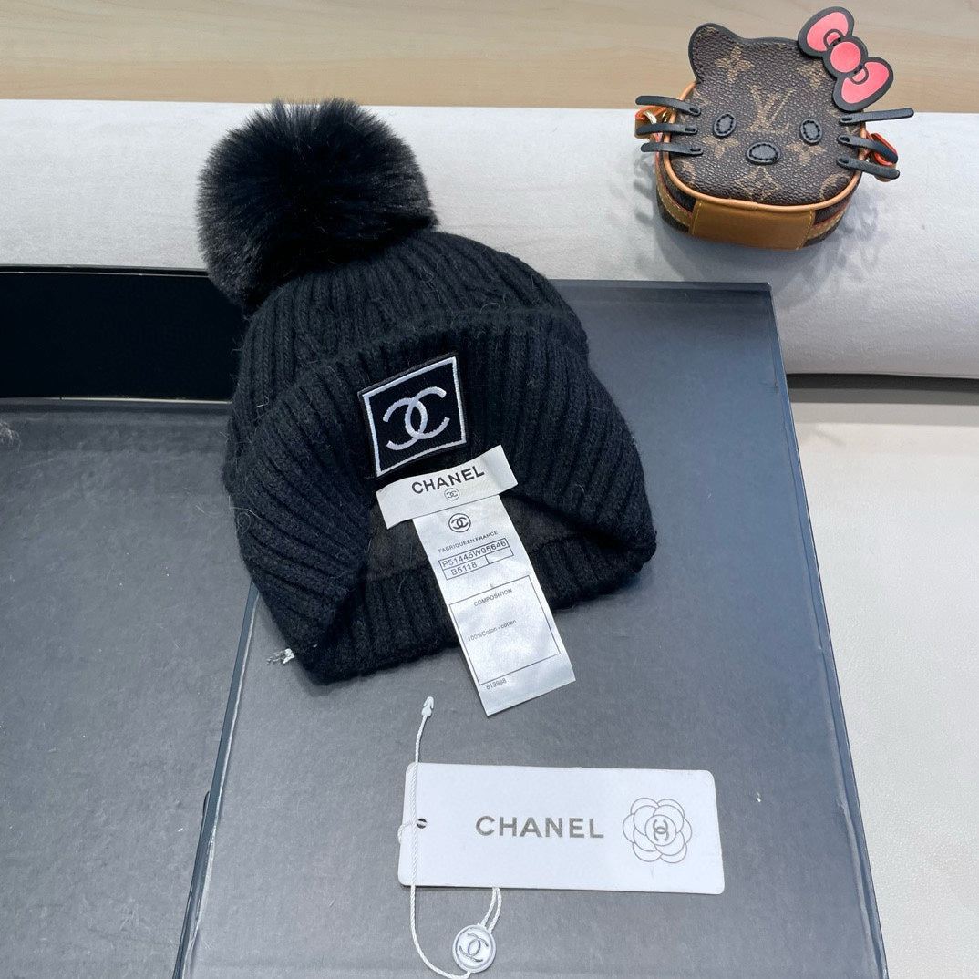 BEANIE HAT IN BLACK WOOL 422174