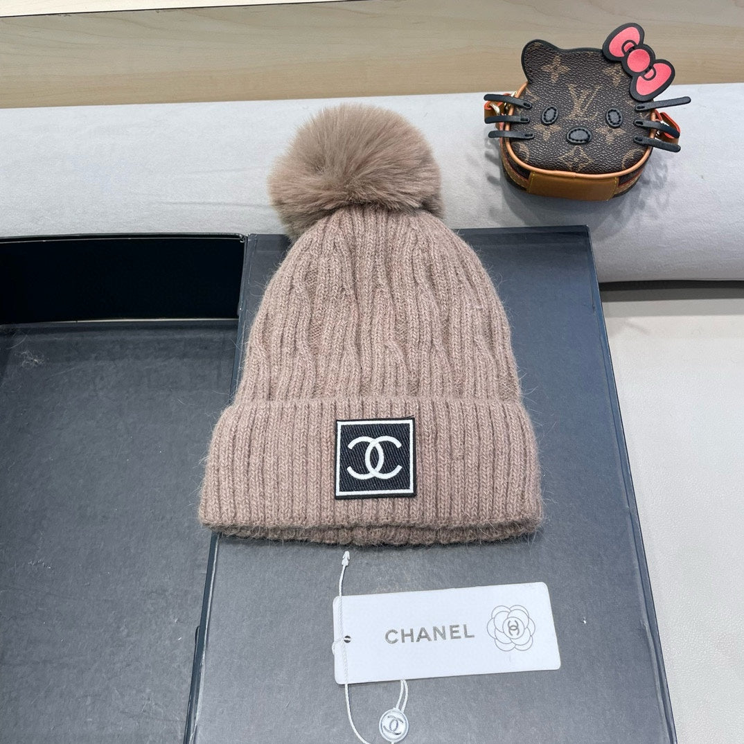 BEANIE HAT IN LIGHT BROWN WOOL 422175